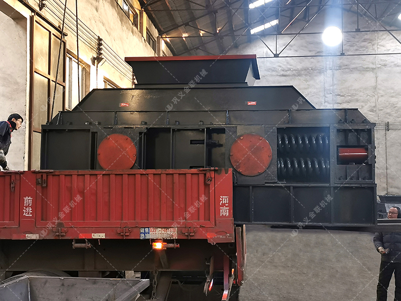 單臺大型對輥式制砂機設備發貨圖片