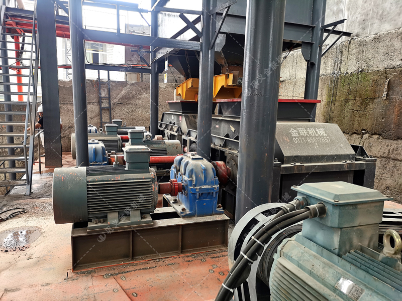 廢棄混凝土骨料破碎用到哪些設備?對輥破碎機怎么樣? 廢棄混凝土骨料破碎用到哪些設備?對輥破碎機怎么樣?